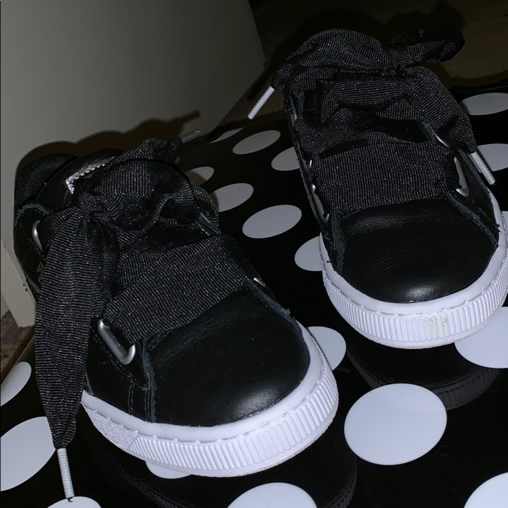 Black Ribbon Pumas